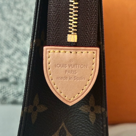Louis Vuitton Toiletry Pouch 19 Mono w/ Samorga Insert - Picture 6 of 10